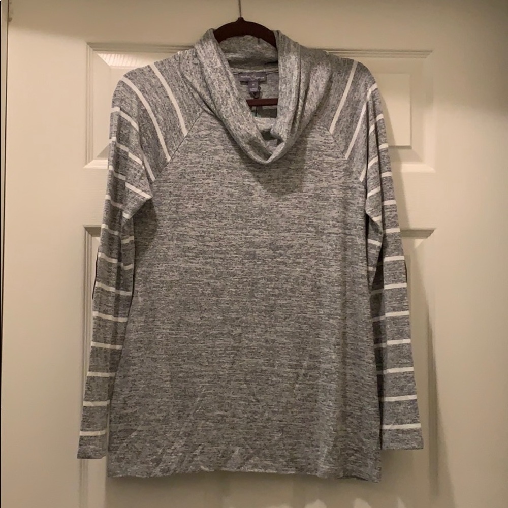 Long sleeve gray shirt with cute elbow patches